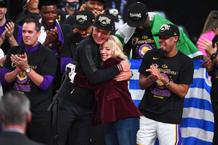 lol比赛竞猜平台-ESPN：珍妮将佩林卡&amp;兰比斯等朋友视作家人 把亲生兄妹视作敌人